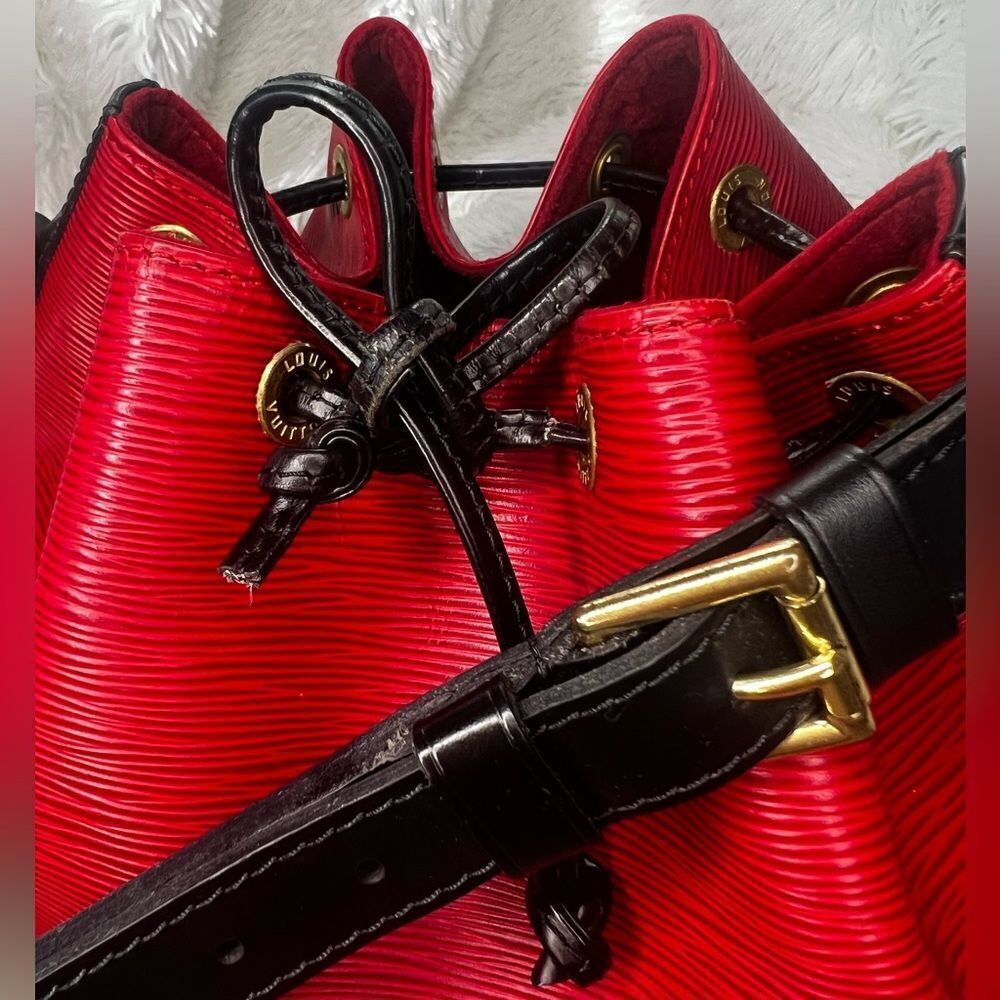 AUTH LOUIS VUITTON EPI LEATHER NOE- BLACK AND RED - Picture 11 of 16